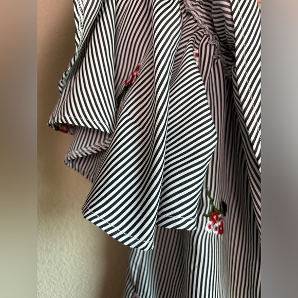 Miss Me Black and White Striped Floral Embroidered Off The Shoulder Blouse L - Picture 8 of 8
